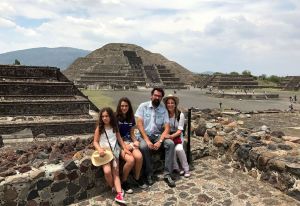 Los Sandoval-Garbarino en Teotihuacán, México.