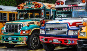 El típico y pintoresco transporte colectivo de Guatemala.