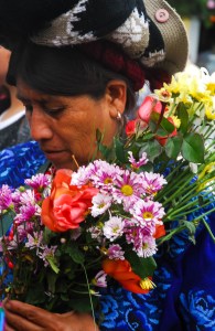 Mujer con flores, Guatemala.