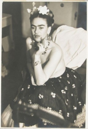 Frida en NY foto de Julien Levy entera