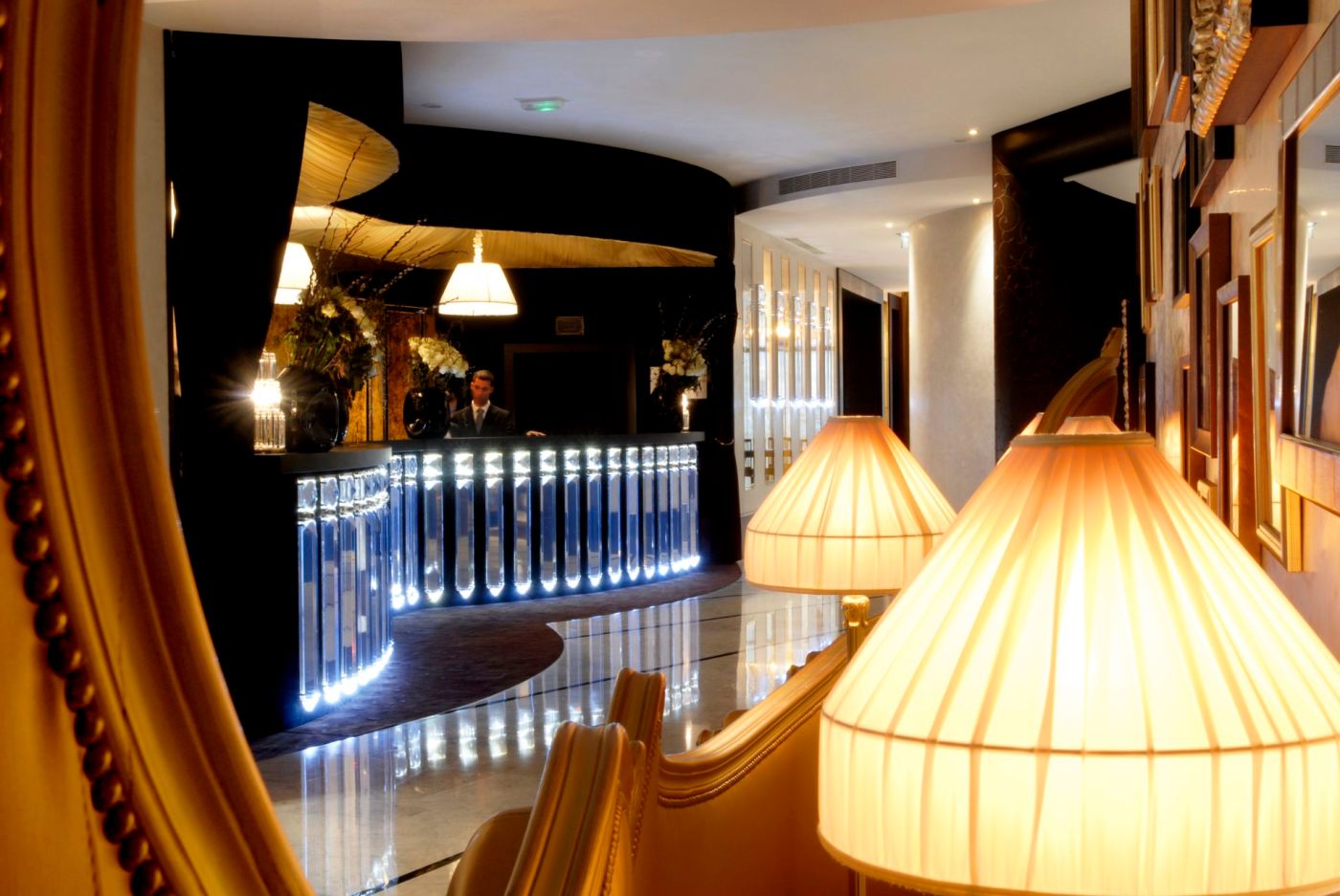 Lobby del hotel Fouquet's Barrière de París.