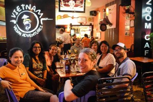 Zoom Café, primera parada del recorrido nocturno por Saigón en Vespa.