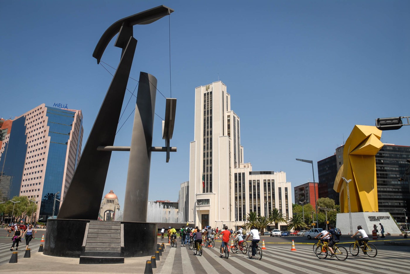 Paseo de la Reforma y Avenida Juárez.