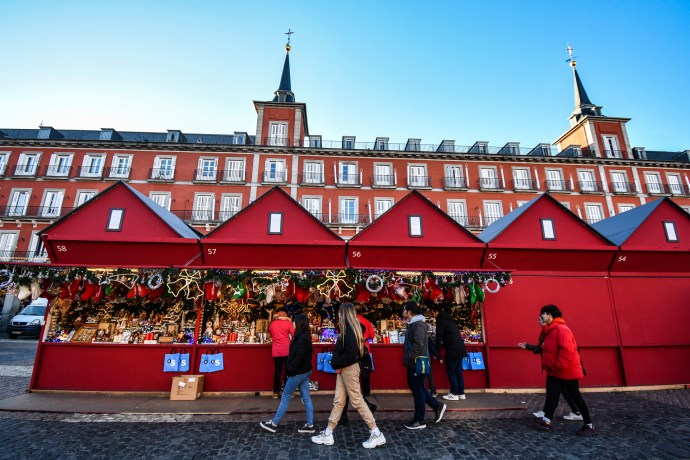 Mercado de Navidad en la Plaza Mayor de Madrid.