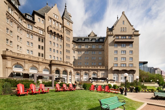 Fachada del Fairmont Hotel Macdonald, Edmonton. Foto: Cortesía del hotel. Lawrence Lu.