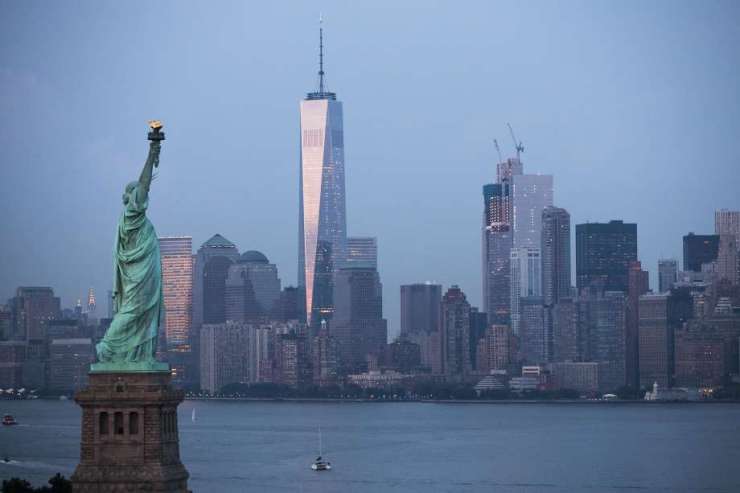 La Estatua de la Libertad, frente a Nueva York.